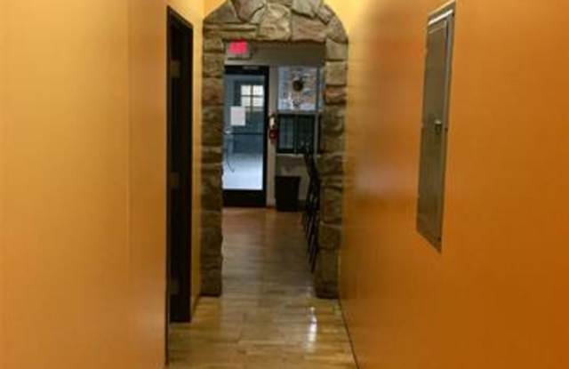 201 N RIVERSIDE Avenue Gallery 4