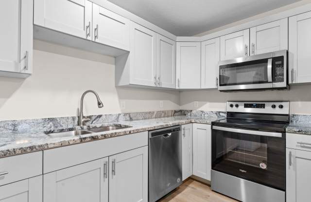 Free Rent Specials Cozy Studio Apartment in Branson, MO - Affordable Living Gallery 1