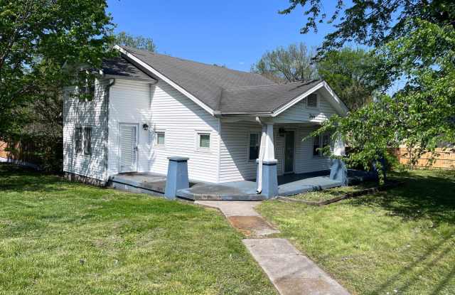 Large home on corner lot in Woodbine, Great Front Porch, Blocks from Coffee Shop, Easy Interstate Access photos photos