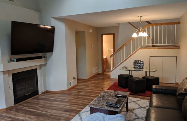 1960 Shenandoah Ct. Unit E - 1960 Shenandoah Court, Plymouth, MN 55447