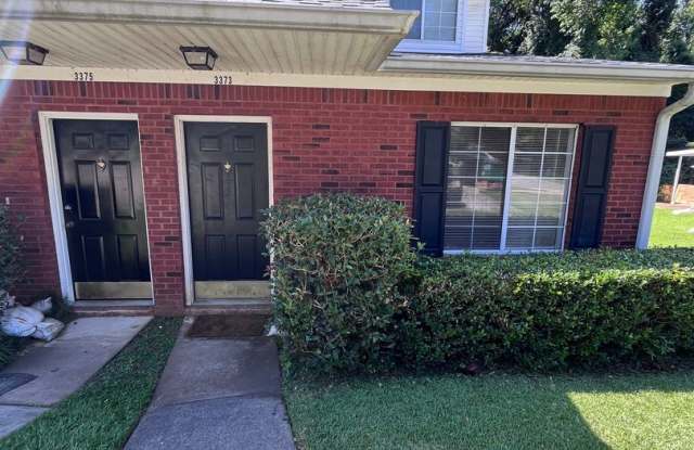 3 BR/ 2 BA townhome located in Lakeshore Estates! photos photos