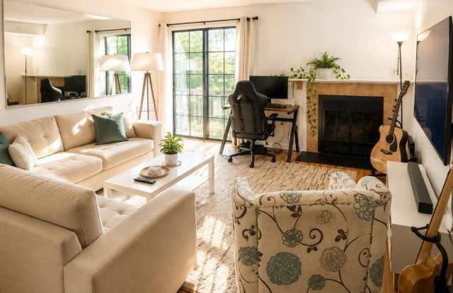 6955 MARY CAROLINE Circle Gallery 1
