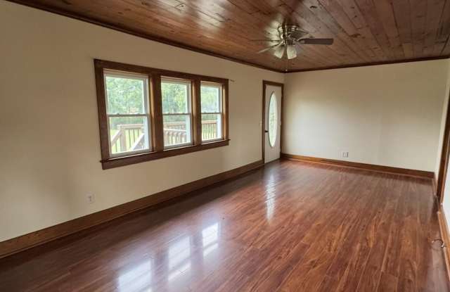 2210 Happy Hollow Road Gallery 3