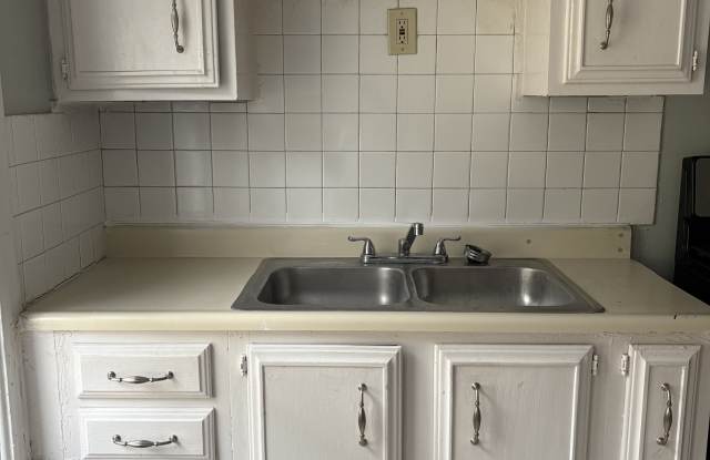 130 Parkdale AvenueUnit 3 (Upper Back) photos photos