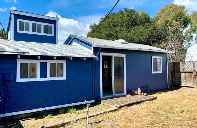 Pet Friendly Property in Petaluma with Private Yard! photos photos