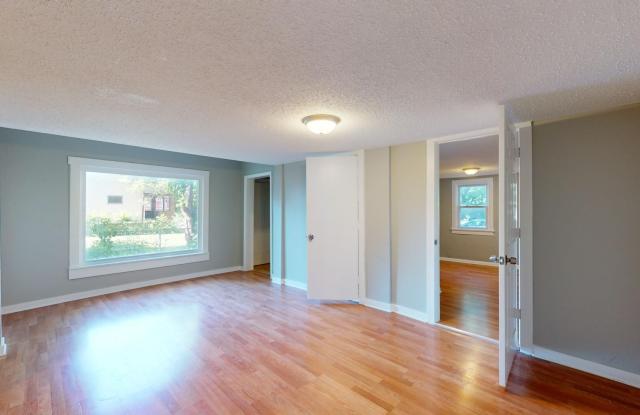 SPRING SPECIAL RENT REDUCTION - Clark/W.44 area: updated 3 bedroom/1 bath single family house. photos photos