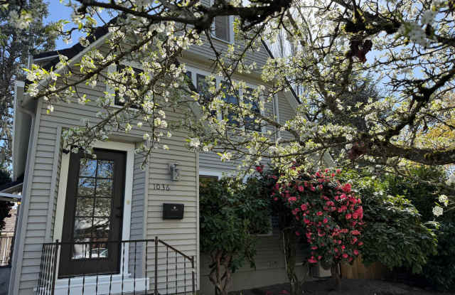 Charming historic home McMinnville 4 bed / 2.5 bath photos photos