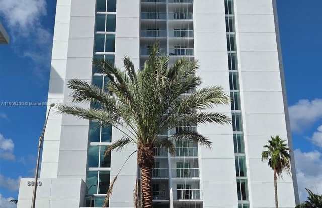 5880 Collins Ave photos photos