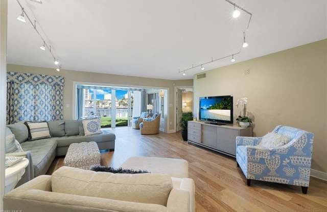 355 Park Shore Dr Gallery 1