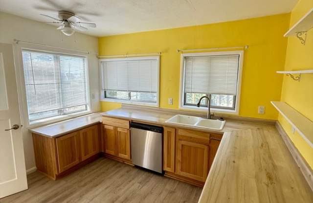 Spacious 3-Bedroom, 2-Bath Home with Bonus Living Space Gallery 3
