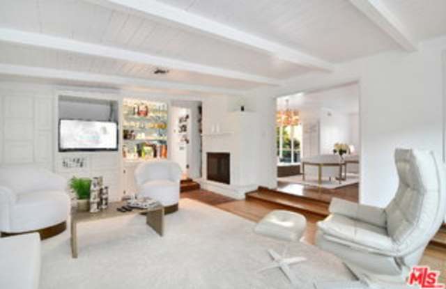 4755 Alonzo Avenue Gallery 4