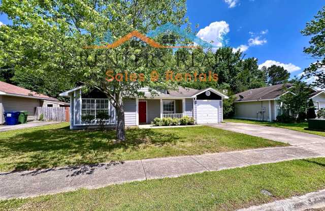 3 Bedroom House with Open Floor Plan & Privacy Fence Gallery 1