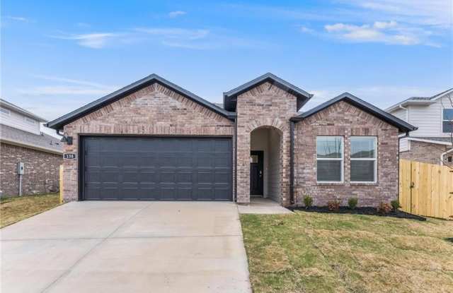 138  S Maroon  AVE - 138 South Maroon Avenue, Fayetteville, AR 72704