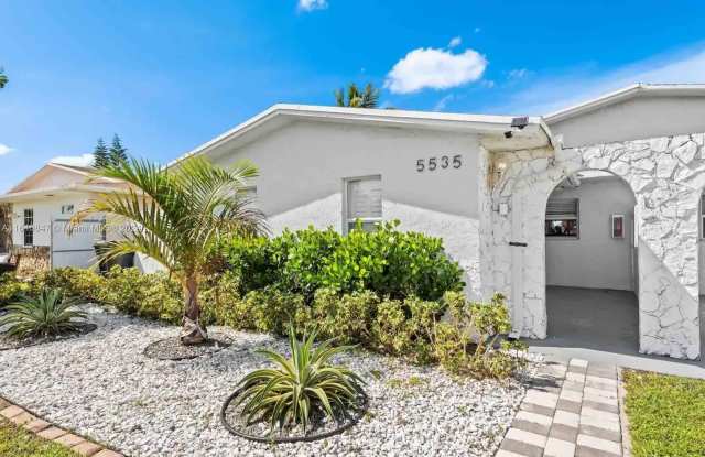 5535 SW 24th Ave - 5535 Southwest 24th Avenue, Dania Beach, FL 33312