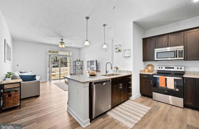 2101 LINCOLN WAY Gallery 3