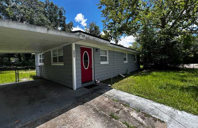 Beautifully renovated 3/2 with fenced in yard and carport photos photos