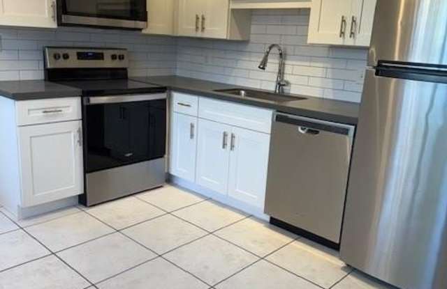 808 SE 13th St - 808 Southeast 13th Street, Fort Lauderdale, FL 33316