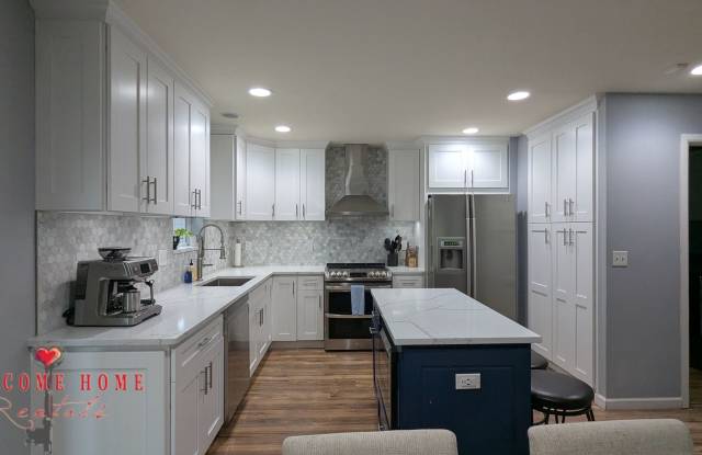 Flowing floorplan, minutes from I-5!!! photos photos