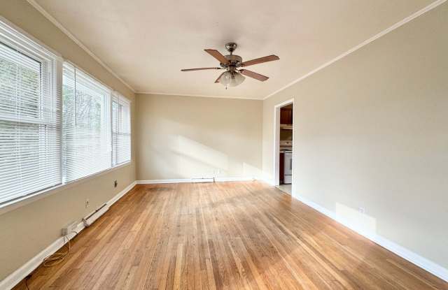 East Cone Blvd 3 BR conveninent to 29 & Shopping Gallery 3