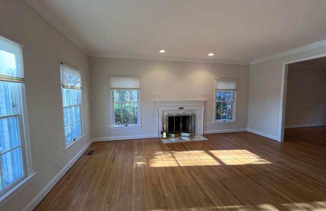 5179 MACOMB Street NW Gallery 4