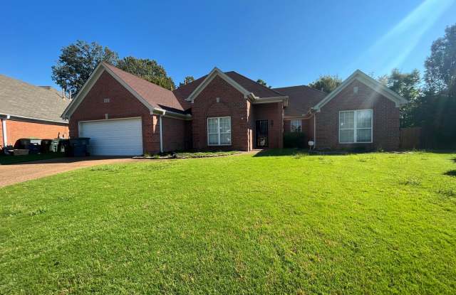 Fenced in back yard! Split bedroom floor plan! Pets are owner's approval, fees do apply. photos photos