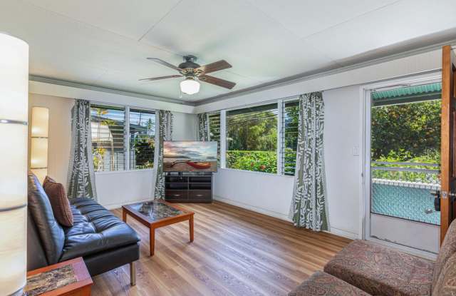 Downtown Hanalei, walk to town and beach, fully furnished 3 bedroom 2bath home - 5-5246 Kuhio Highway, Hanalei, HI 96714