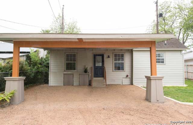 CUTE CASITA IN HIGHLAND PARK - 1746 Schley Avenue, San Antonio, TX 78210