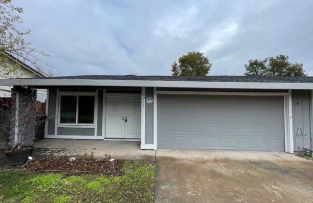 4717 Large Oak Ct - 4717 Large Oak Court, North Highlands, CA 95841