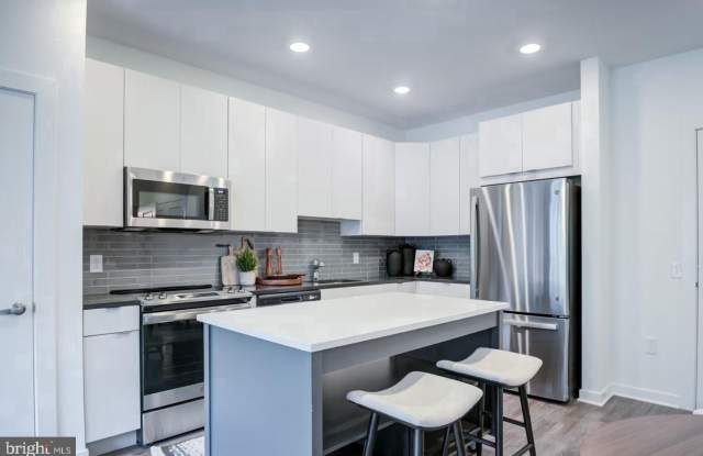 525 N CHRISTOPHER COLUMBUS Boulevard Gallery 2
