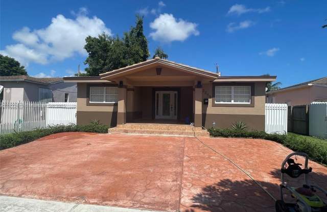 2255 SW 26th St photos photos