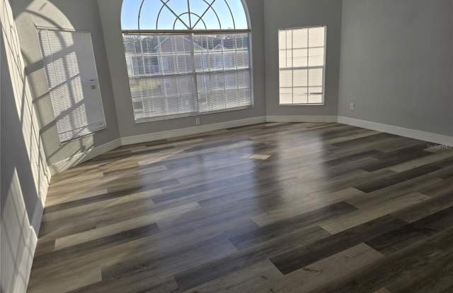 2494 SWEETWATER CLUB Circle Gallery 3