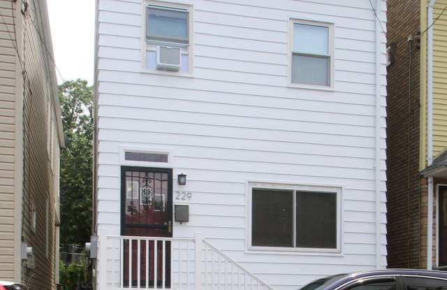 229 Edmond St photos photos
