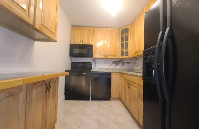 6391 Bay Club Drive Gallery 3