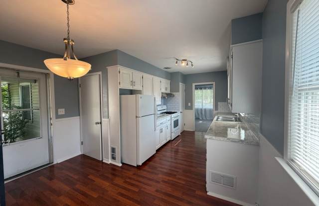 Beautifully Updated 2 Bed, 1 Bath Home for Rent – Great Location Near US-131 photos photos