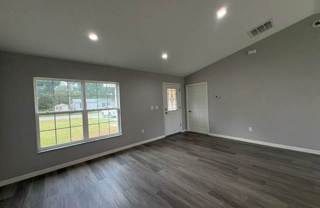 Spacious NW Ocala Home on a Large Corner Lot Gallery 3