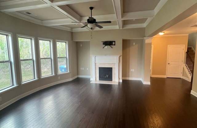 Now Ready! Amazing 5 bedroom house with 3 full bathrooms! Gallery 3