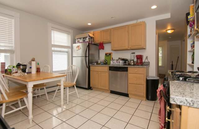 Brighton 6 Bed Duplex – 3.5 Baths – 4 Parking – Top Floor – No Fee – 9/1 photos photos