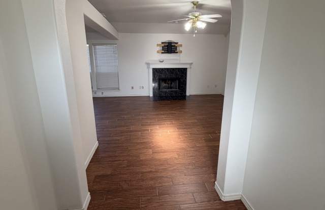 15209 Main Royal Dr Gallery 2