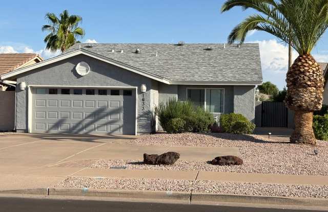 Stunning update 2 bed, 2 bath, 2 car garage ready to move in to. Long Term Unfurnished. Available now! photos photos