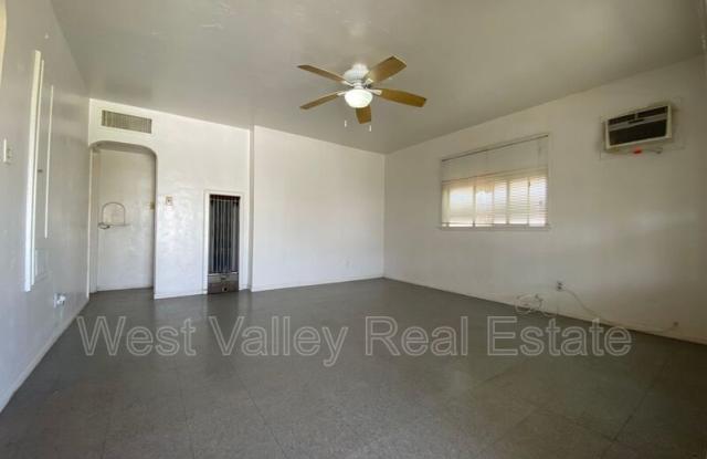 155 1/2 North Gallery 3