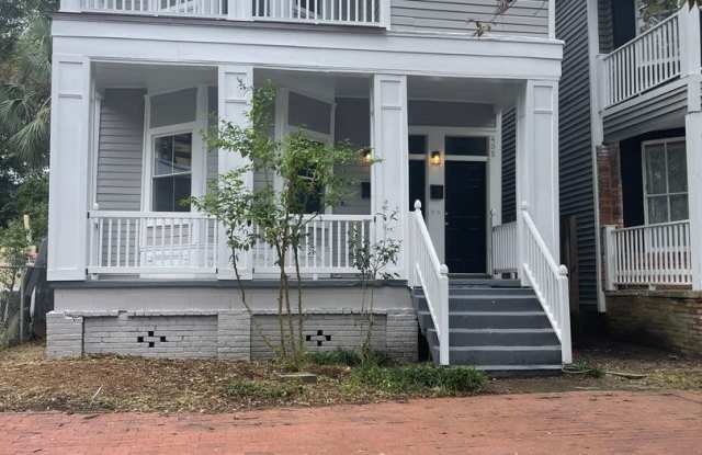 Charming Historic Duplex In the Heart if Savannah's Historic District photos photos