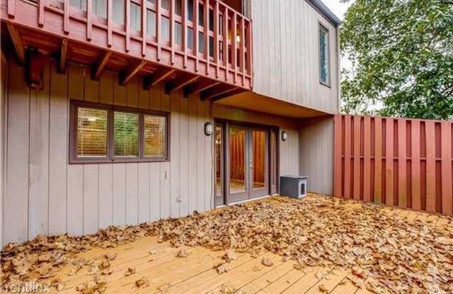 905 Holly Forest Gallery 3