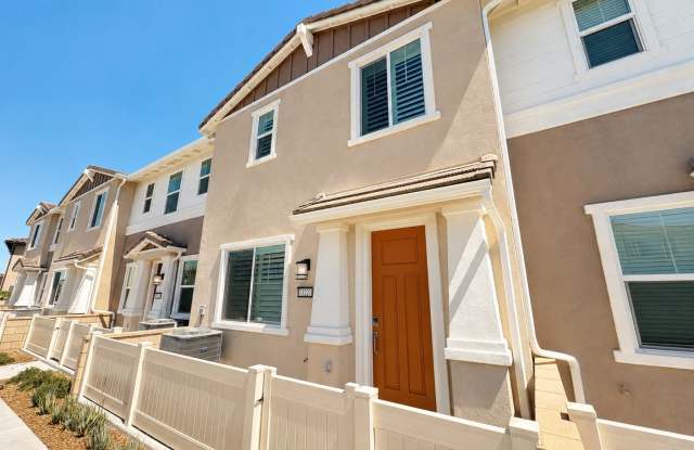 Beautiful, New Siena 3 Bedroom, 2.5 Bath Townhome with Solar for Rent photos photos