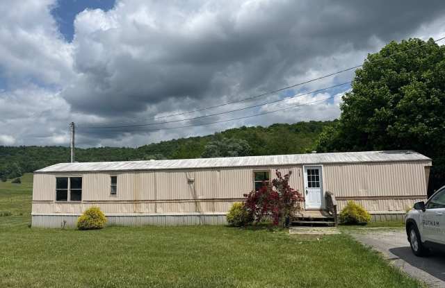 2-Bedroom, 2-Bath Trailer with Scenic Views in Sparta, TN photos photos