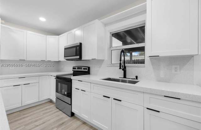 331 W 40th Pl Gallery 2