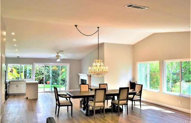 1639 Oakhorne Drive Gallery 3