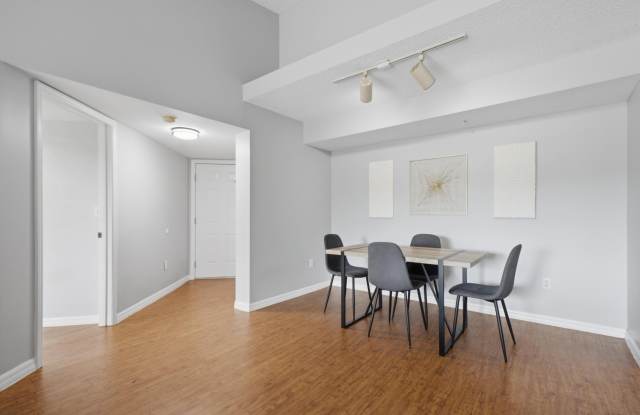 900 Crestwood Court S Gallery 4