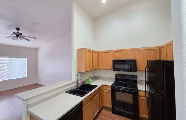 Move in Special!! 2 bed / 2 Bath Townhouse in Mesa! Gallery 1