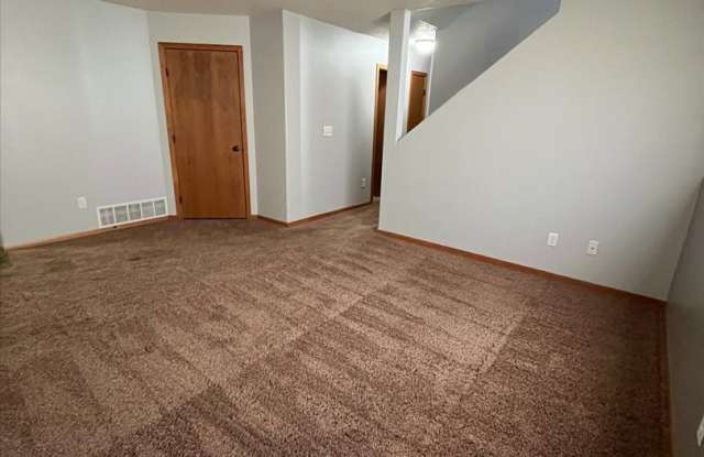 Heated Garage!!!  3 bed, 2 bath Twin Home Gallery 4
