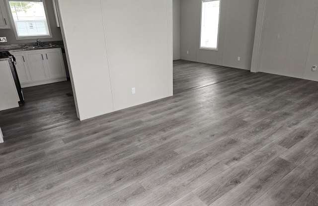 855 W Jefferson Gallery 4